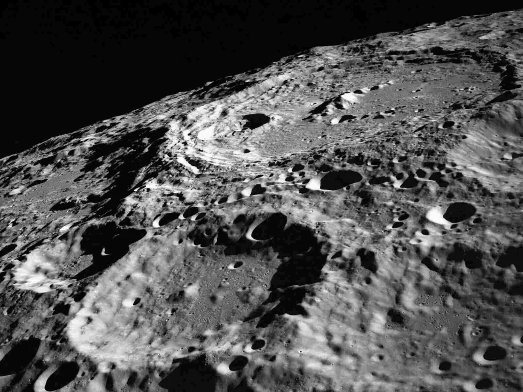 Météorite lunaire et impact d'astéroïde